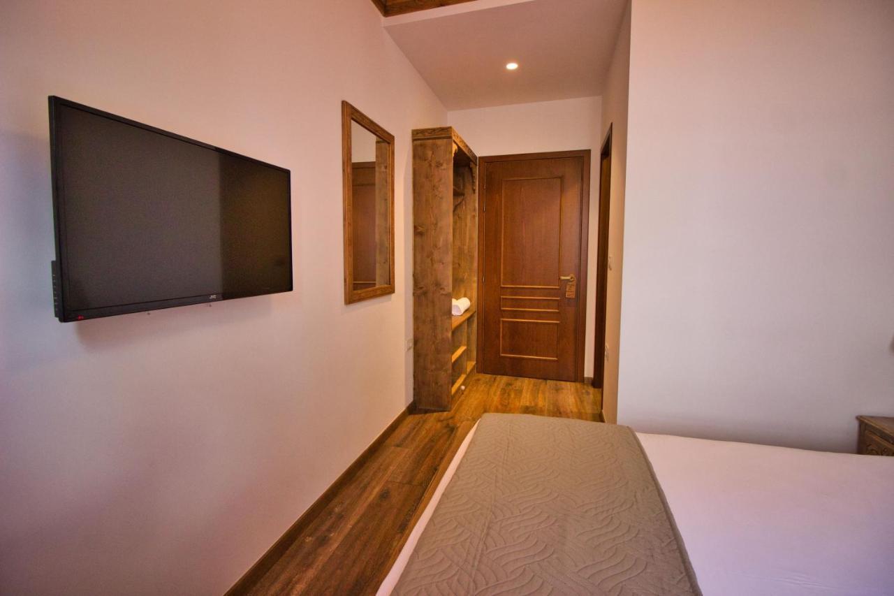 4 Rooms Since 1950 Gjirokastër Esterno foto